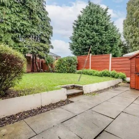 New Build House Near Trafford Centre With Drive Манчестер Экстерьер фото