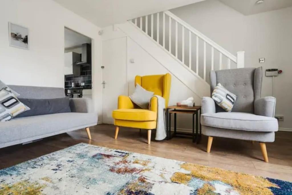 New Build House Near Trafford Centre With Drive Манчестер Экстерьер фото